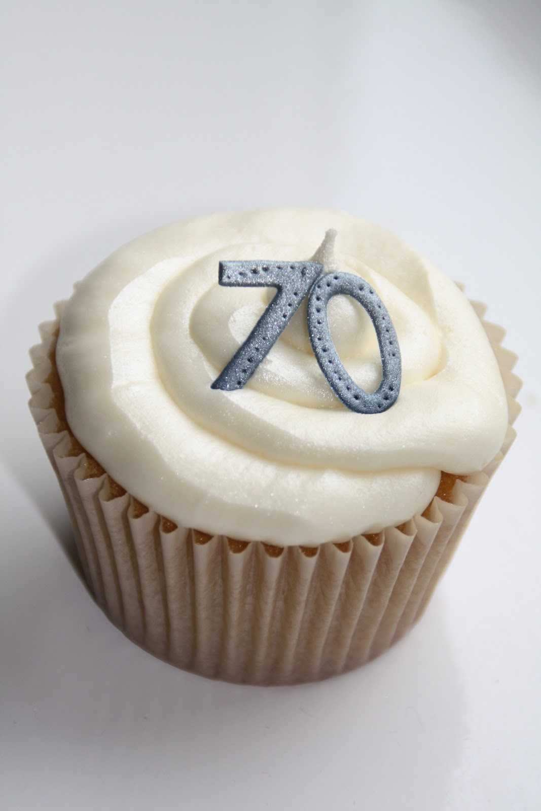 40th Birthday cupcakes for men | Shoes | Pinterest | Backen