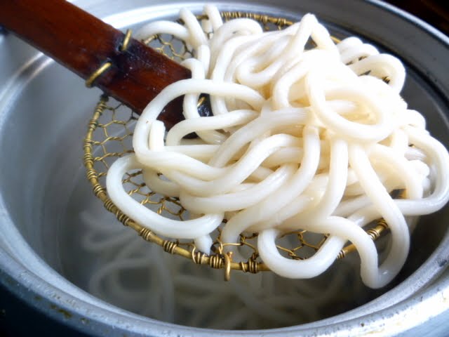 3 Hungry Tummies Moon Viewing Udon 月見うどん Tsukimi Udon