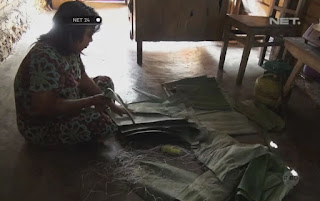 Tidak lengkap jika hari raya Idul Fitri di Bone, Sulawesi Selatan jika tidak ada tumbu, makanan khas Bugis Bone. Makanan pengganti ketupat ini sungguh mengundang selera. 