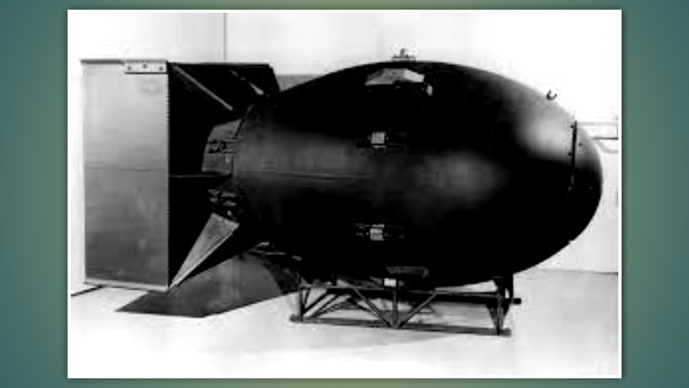 Fat Man Nagasaki Implosion Type Device Atomic Bomb/Nuclear Bomb क्या है? काम कैसे करता है?