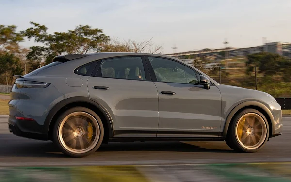 Porsche Cayenne Turbo GT - preço R$ 1,325 milhão no Brasil