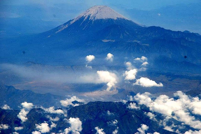 Kisah Misteri dari 12 Gunung Yang Ada di Pulau Jawa ~ basa 