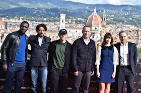 El elenco protagonista de Inferno en Florencia, de izquierda a derecha: Omar Sy, Irrfan Khan, Ron Howard, Tom Hanks, Felicity Jones y Dan Brown