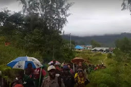 Pengungsi Intan Jaya Dapat Bantuan 120 Ton Beras
