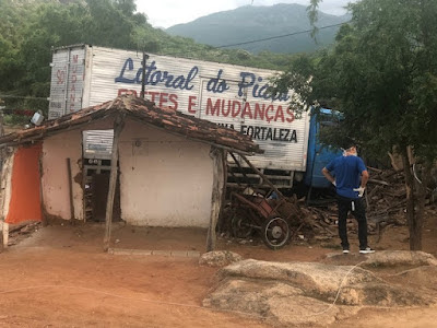 Caminhão desgovernado invade casa, mata criança e deixa feridos no interior do Ceará