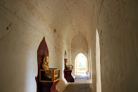 Interior del templo Ananda - Bagan - Myanmar