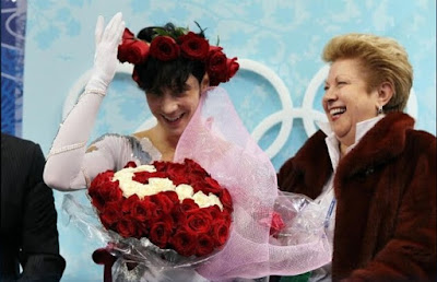 American Johnny Weir rose crown white black gloves scores mens figure skating free skate Olympics Vancouver 2010 screencaps images photos pictures screengrabs capture ice