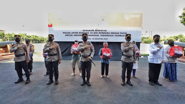 Polda Jatim Berbagi 76.000 Bendera Merah Putih untuk Indonesia Tangguh, Indonesia Tumbuh