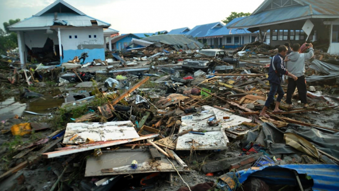 Mundo// Cifra de víctimas por sismos y tsunami en Indonesia se dispara: suman 832 muertos