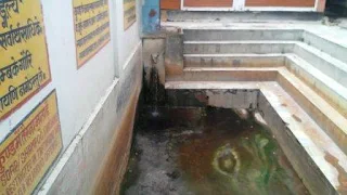 The hot water pond of Gaurikund, Uttarakhand