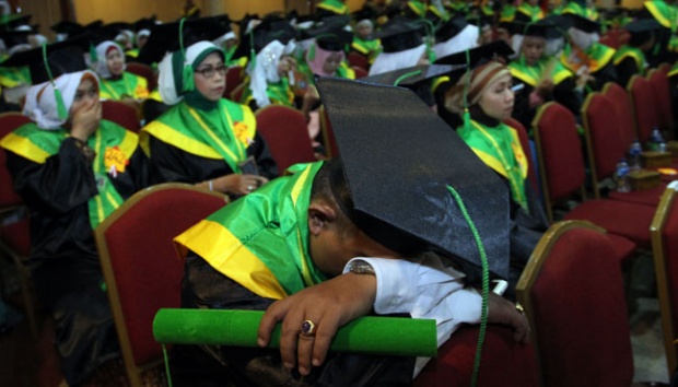 Mengapa Pendidikan Sekolah Tinggi Itu Hanya Sia-Sia Belaka?? Ini Jawabannya..