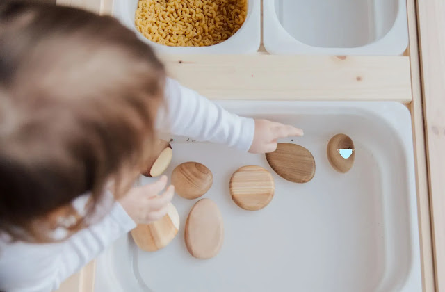 Bagaimana Cara Belajar Metode Montessori Bayi?