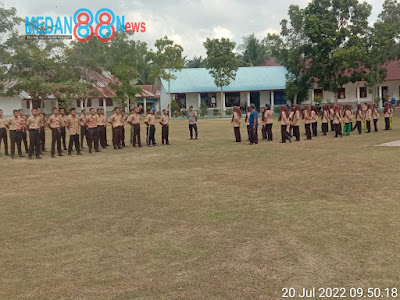Menyambut HUT-RI Ke 77 Paskibra SMA Negeri Ujung Padang Antusias Lakukan Persiapan.