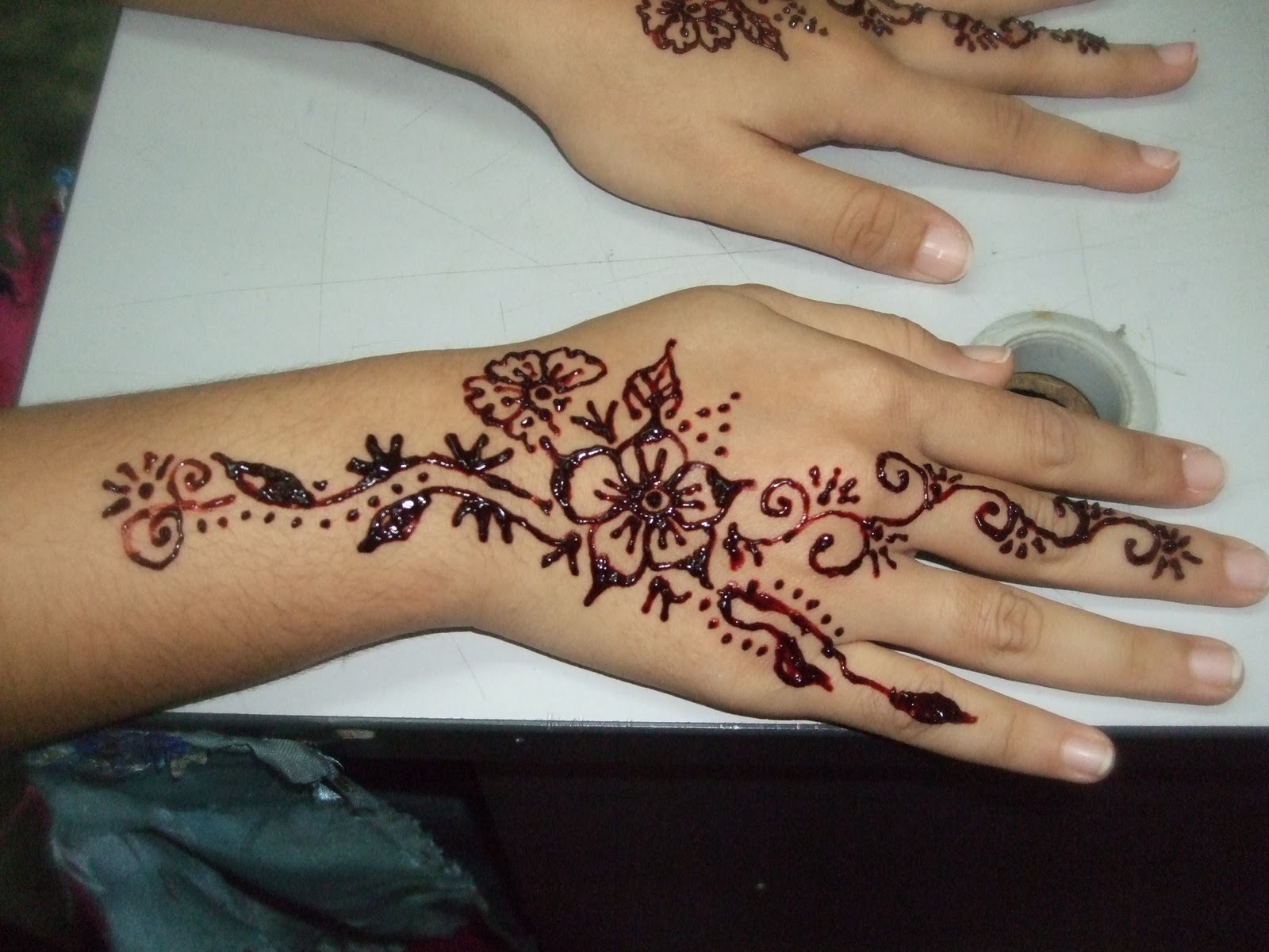 Motif Gambar Henna Di Tangan Balehenna
