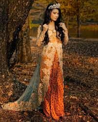  Cantik  Dengan Memakai Kebaya Warna Orange