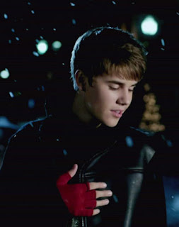 Justin Bieber's Under The Mistletoe To Top Billboard