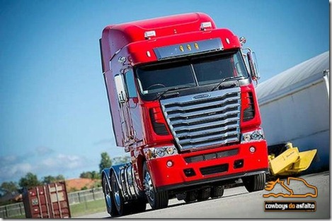 eis_o_novo_freightliner_mercedes_frontal_00013