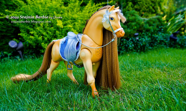 2006 Barbie walking Tawny horse after renovation
