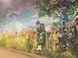 Bagpiper painting in Colinton Tunnel.