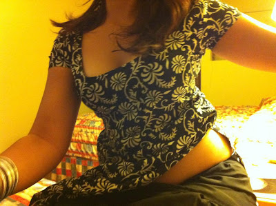 down blouse of indian girl at home pallu droping