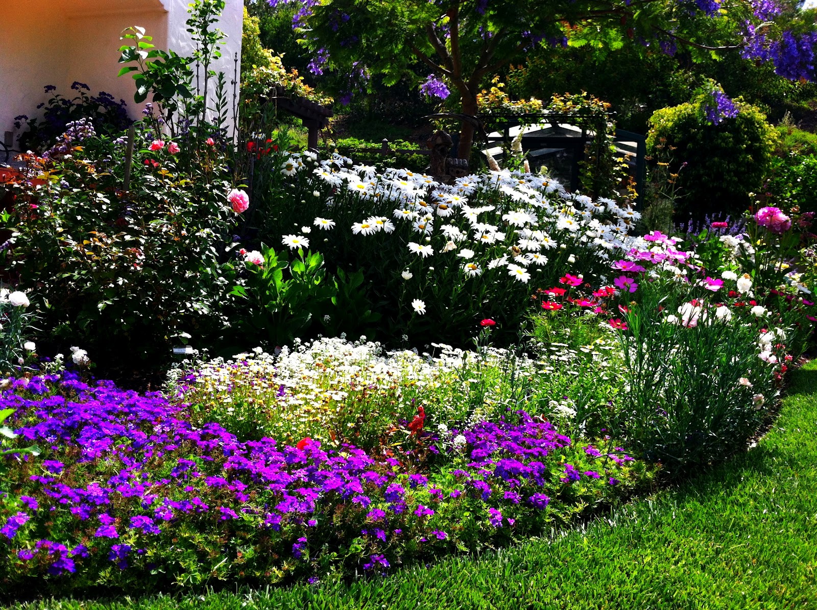 Grow It Now: Five Simple Steps to Designing Beautiful Flower Beds