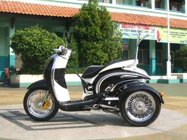 Scoopy Roda tiga ini mengusung konsep HOT ROT Full Modifikasi dan BISA  title=