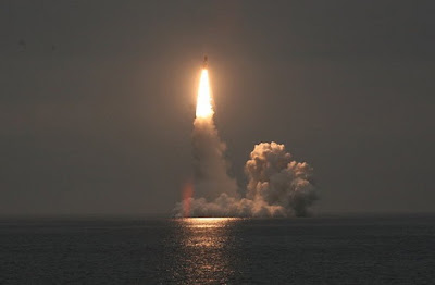Kapal Selam Nuklir Rusia Tembakkan Rudal dari Kutub Utara