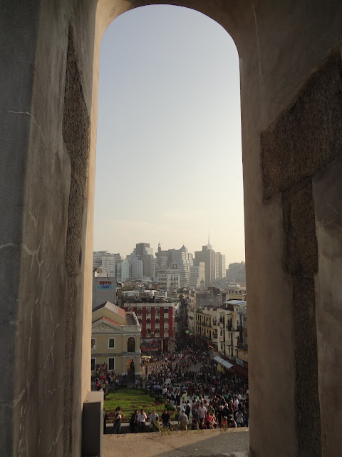 Macao visto desde la fachada de la iglesia de San Pablo