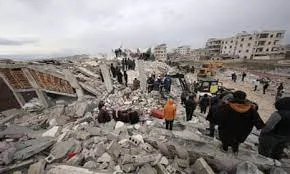 "Potential to increase." The death toll from the earthquakes in Syria exceeds 2,800 dead and thousands injured The death toll across Syria (regime and opposition-held areas) has risen to 2,802 dead and more than 5,000 injured, as a result of the earthquake that occurred at dawn on Monday. The Syrian Civil Defense indicated that the number is likely to rise a lot due to the presence of hundreds of families under the rubble of destroyed buildings.  The death toll across Syria (regime and opposition-held areas) has risen to 2,802 dead and more than 5,000 injured, as a result of the earthquake that occurred at dawn on Monday.  In a statement to the media, the Syrian Minister of Health, Hassan Al-Ghobash, stated that "the number of earthquake victims rose to 1,262 deaths and 2,285 injuries, in an indefinite toll."   For its part, the Syrian Civil Defense (White Helmets) said in a statement that the death toll from the earthquake in northwestern Syria rose to more than 1,540 deaths and 2,750 injuries.  He pointed out that the number is likely to rise a lot due to the presence of hundreds of families under the rubble of destroyed buildings.   The Civil Defense reported that the earthquake completely destroyed 375 buildings and 1,200 partially, in addition to thousands of buildings that were cracked.  At dawn on Monday, a 7.7-magnitude earthquake hit southern Turkey and northern Syria, followed by another hours later with a magnitude of 7.6 and dozens of aftershocks, leaving huge losses of lives and property in both countries.     Erdogan inspects the affected areas and announces that the number of earthquake victims has risen to 8,574 Turkish President Recep Tayyip Erdogan announced upon his arrival in Kahramanmaraş, the epicenter of the earthquake that occurred on Monday, that the number of earthquake victims has risen to 8,574 dead and 49,133 injured.  Turkish President Recep Tayyip Erdogan announced on Wednesday that the number of earthquake victims has risen to 8,574 dead and 49,133 injured.  This came during Erdogan's inspection tour of the earthquake-affected areas in the state of Kahramanmaraş, the epicenter of the earthquake that occurred on Monday, after which he heads to the rest of the affected areas in southern Turkey to see the damages of the earthquake disaster.  He added, in a statement to reporters, that 49,133 people were injured, and that the number of destroyed buildings reached 6,444 in the ten states affected by the earthquake.  He explained, "We mobilized all our resources to face the effects of the earthquakes."  And he added, "The state is working with all its capabilities with the municipalities, especially disaster and emergency management (AFAD)."   And the Turkish President sent a message of reassurance to the affected citizens, saying: "Let our citizens be assured, we cannot allow them to remain in the open."  He pointed out that the earthquake-affected people could stay in hotels that had been contracted in the states of Antalya, Mersin, and the city of Alanya, which is close to the affected area.   During his visit to the earthquake-hit areas, Erdogan promised to rebuild the area "within a year," as his government did previously.  In the context, Turkish Defense Minister Hulusi Akar and Health Minister Fahrettin Koca went to inspect the ongoing search and rescue efforts in Hatay province, after the earthquakes that struck the province and other regions in southern Turkey.   For his part, Turkish Minister of Environment and Urban Planning Murat Qorum said: "So far, 684 aftershocks have occurred in southern Turkey, and our efforts are continuing to rescue those trapped under the rubble and support those affected."  At dawn on Monday, a 7.7-magnitude earthquake struck southern Turkey and northern Syria, followed by another hours later with a 7.6-magnitude and dozens of aftershocks, leaving huge losses of lives and property in both countries.