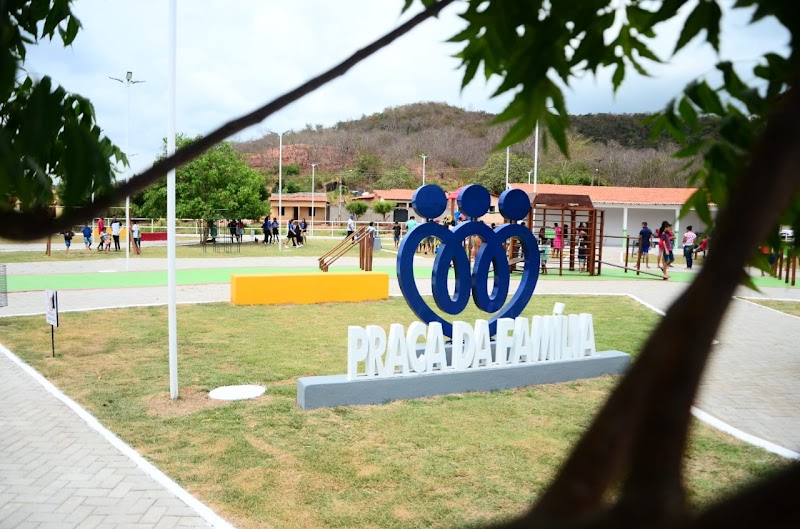 Prefeitura de São Roberto em parceria com o Governo do Estado inaugura a Praça da Família e obras de asfaltamento