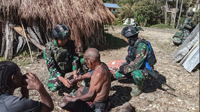*Satgas Yonif Raider 321/GT/13/1 Kostrad Memberikan Pelayanan Kesehatan Kepada Masyarakat Pegunungan Tengah Papua*