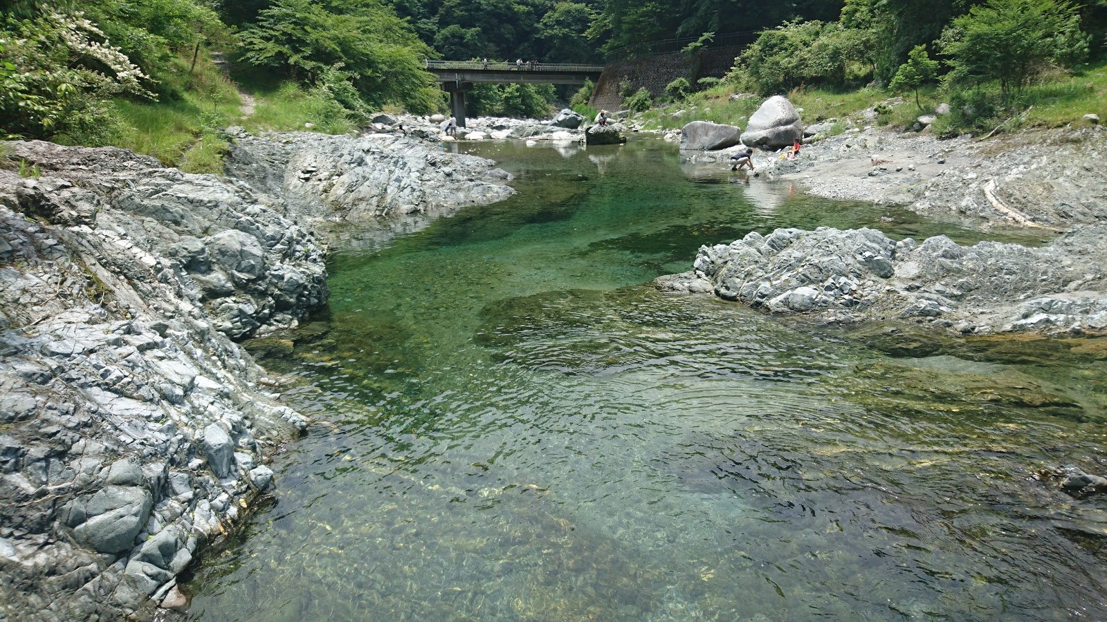 神奈川県 丹沢の中川温泉で川遊び 町立中川温泉ぶなの湯 がとても便利だった話 好奇心旺盛なアマツ人blog