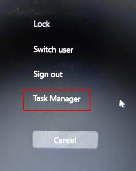 2- You can also press the "Ctrl + Alt + Delete" key to open the advanced menu.  Click on “Task Manager” to check the CPU, GPU and RAM usage of apps and processes on your Windows 11 PC.