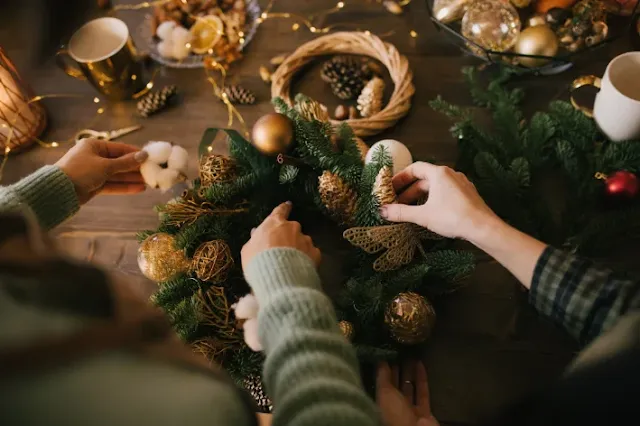 Como-fazer-guirlanda-de-natal-com-vários-materiais