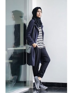 Contoh Padu Padan Celana Jogger Dengan Hijab Style Casual Terbaru