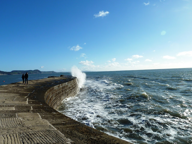 Primark dress, Urban Outfitters cardigan, No brand wellies, Pull&Bear coat, Tezenis tights, Kiko nail polish, Kiko milano, Lyme regis, Persuasion, Jane austen, sea, autumn, fall, mare, autunno, spiaggia, fossili, fossils, Kent, England, UK, giulesss, boy, girl, romantic, sun, sole, ragazza, vento, wind