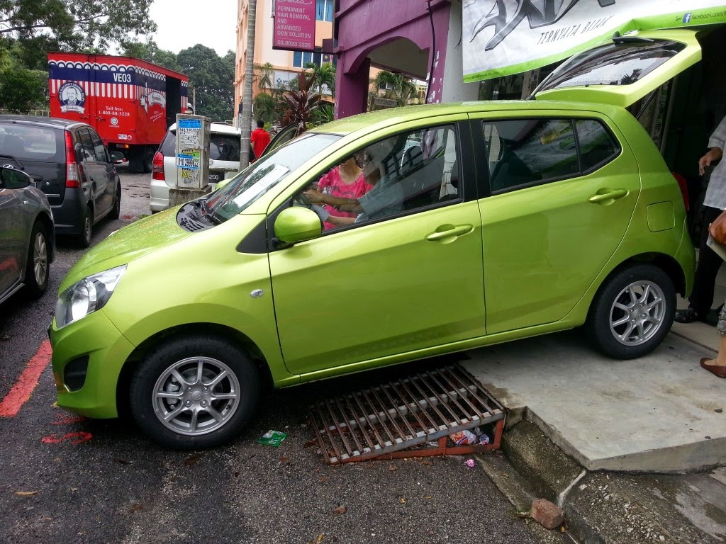 ASIAN AUTO DIGEST: The New 2014 Perodua Axia Interior 