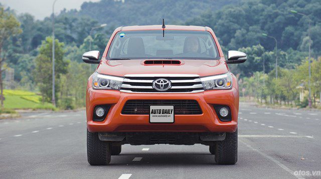 Toyota Hilux 3.0AT 2015 - xe bán tải mạnh mẽ và lịch lãm