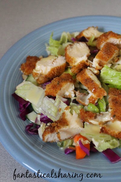 Copycat Applebee's Oriental Chicken Salad | This restaurant copycat will impress you with its sweet honey dressing and savory, crispy chicken #salad #applebees #copycat #SundaySupper