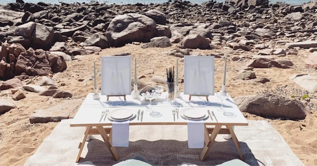A well-organized table for the picnic on the beach.
