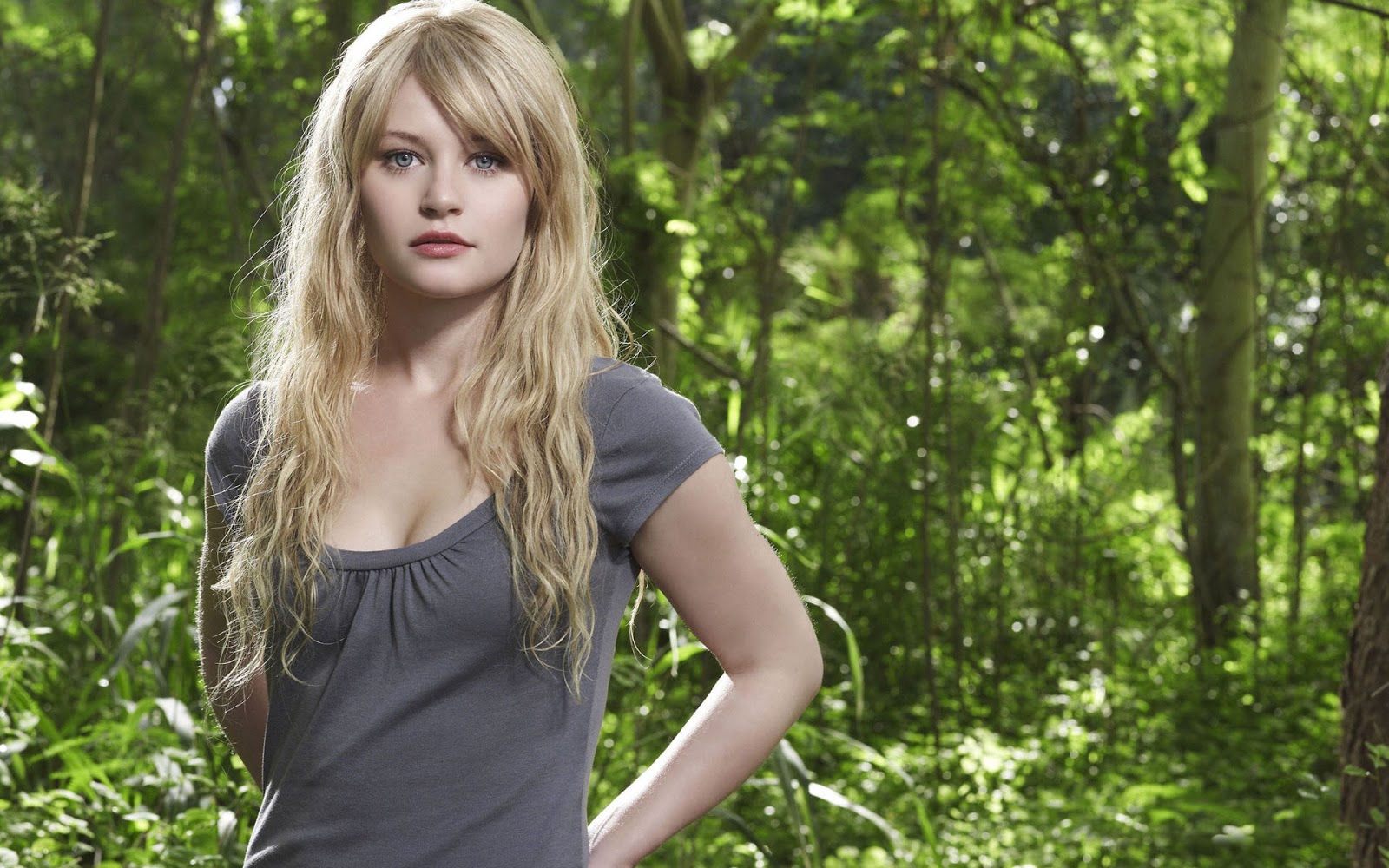 ... de ravin hollywood actress hot emilie de ravin sexy emilie de ravin