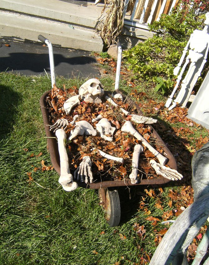 12 Spooky Outdoor  Halloween  Decor  Ideas  This Silly Girl 