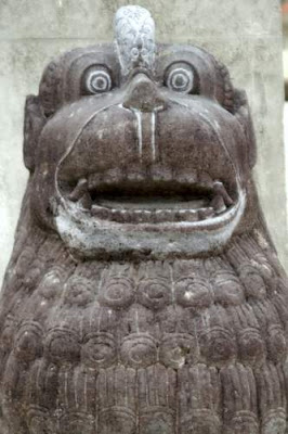 Image of an Imperial Guardian Fu Lion in Tuen Mun, Hong Kong, in front of a Buddhist temple-