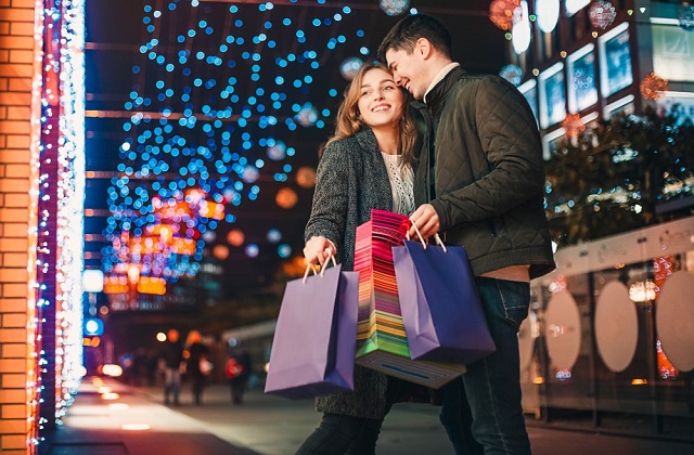 7 Simple Steps To Save Money During The Holidays