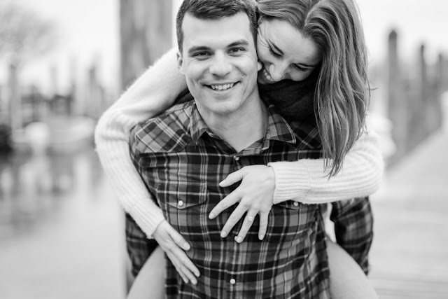 Downtown Annapolis Winter Engagement Session Photos by Maryland Wedding Photographer Heather Ryan Photography