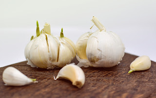 Raw Garlic Intake--Benefits & Cautions