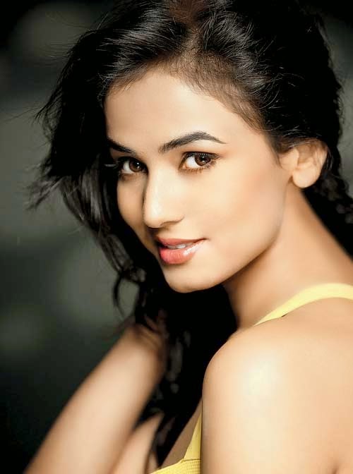 Sonal Chauhan HD Wallpapers Free Download