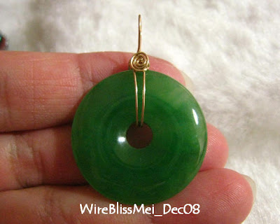 Wire wrap (simple) this donut jade pendant with gold filled wire