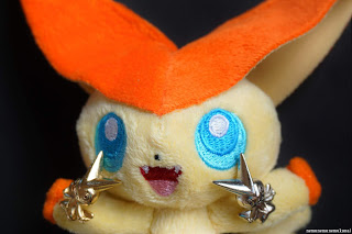 集めると意外と楽しいメタルコレクション Victini holding metal figures