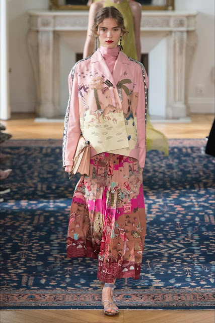 valentino ss17 paris fashion week, valentino paris fashion week, paris fashion week, valentino ss 17, fashion need, runway report paris fashion week, valentino paris fashion week, valentino garavani, valentina rago